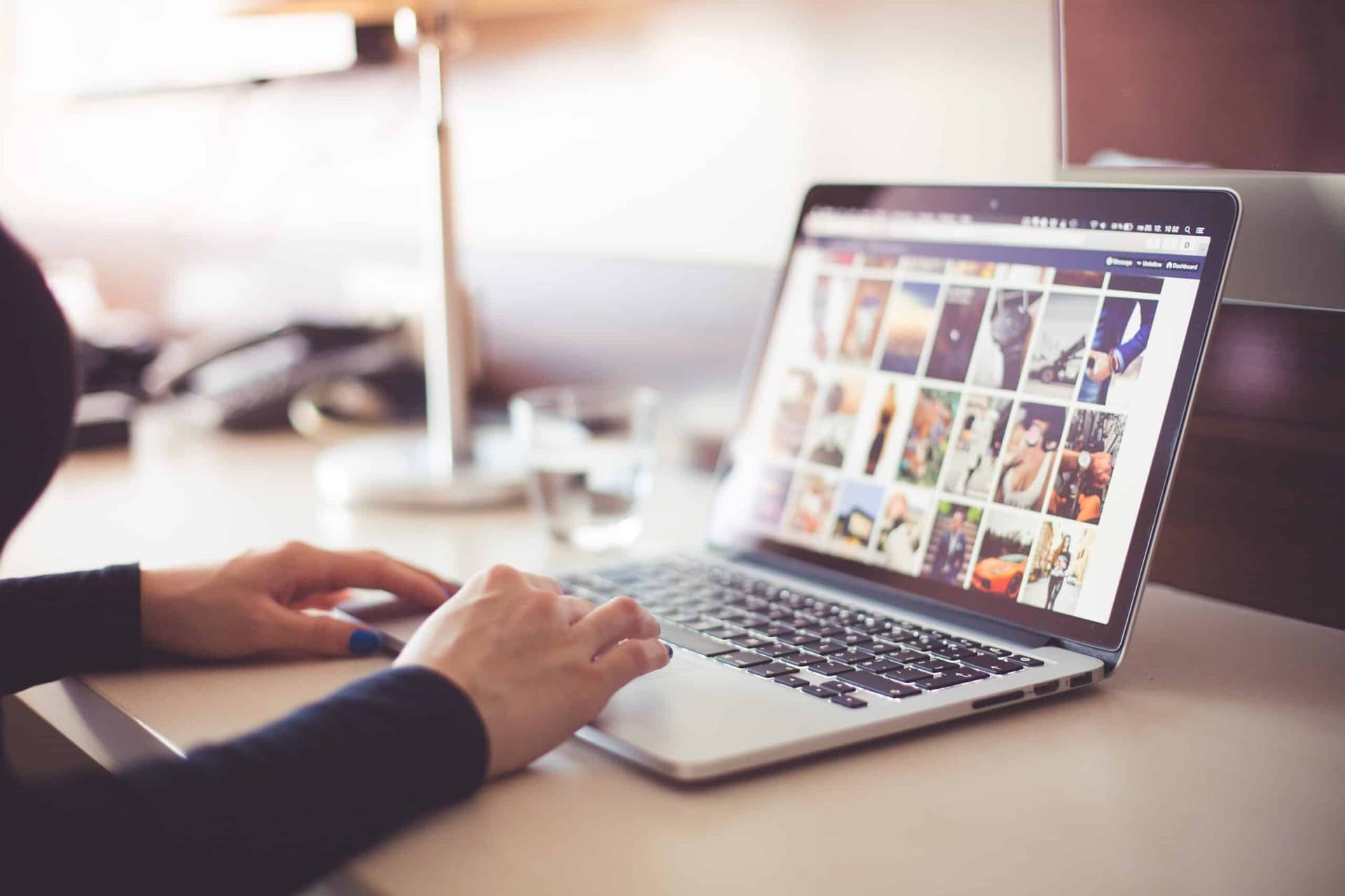 Digital Marketing Χωρίς Ιστοσελίδα: Γιατί Πετάς Λεφτά στο Κενό